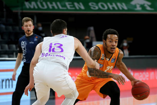 被七名竞争 被七名竞争