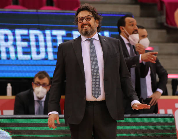 截然不同的 截然不同的